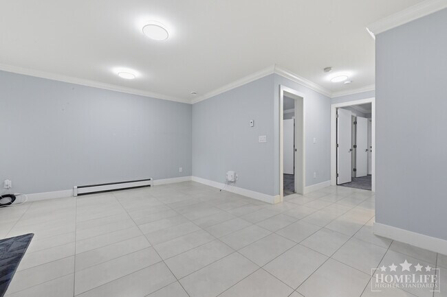 Building Photo - 2 Bed, 1 Bath Basement Suite for Rent in Sullivan/Panorama!