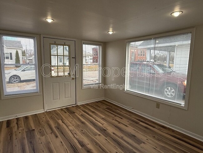 Building Photo - 1125 N Bell St