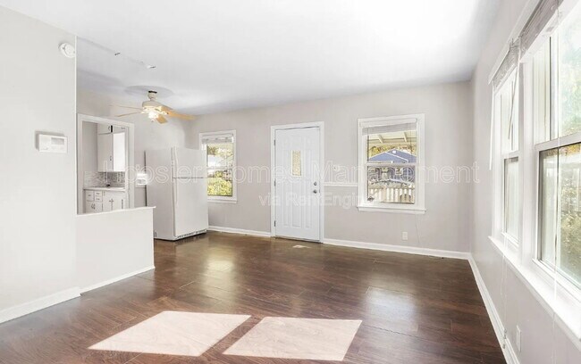 Foto del edificio - 3532 Caroline Ave