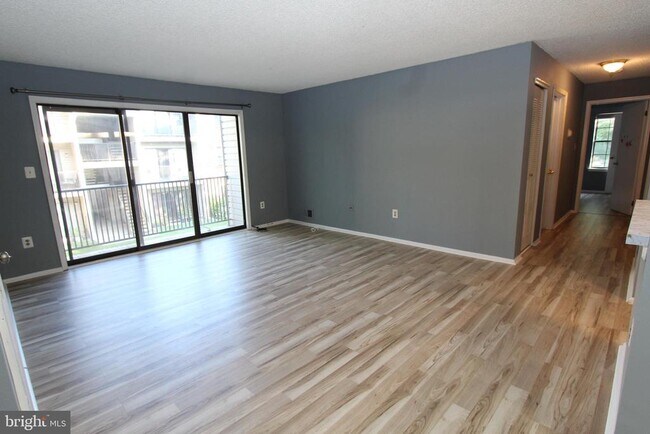 Foto del edificio - 8 Joyner Ct
