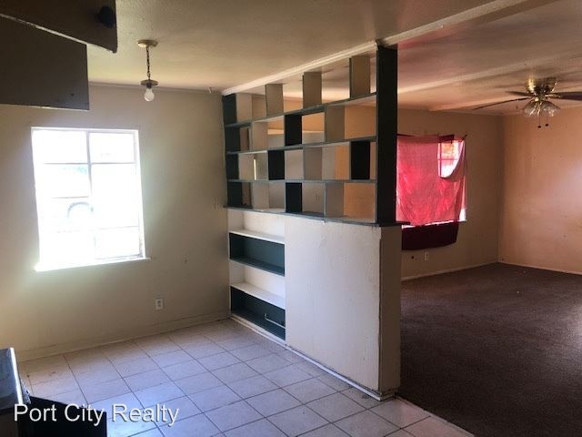 Building Photo - 3 br, 1 bath House - 3958 Huston St.