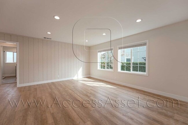 Building Photo - Spacious 4 Bed/2 Bath Home With EV Charger In Torrance!