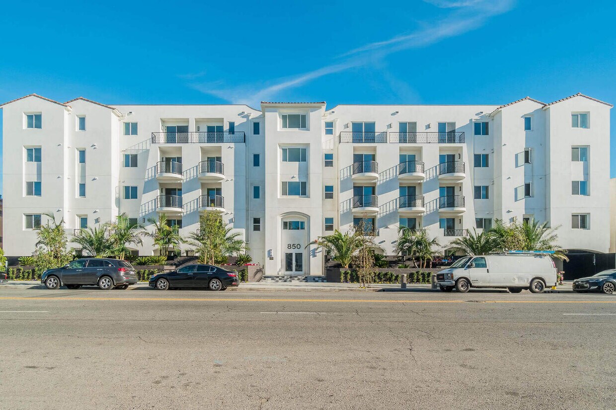 Windsor Square Villas Apartments in Los Angeles, CA Westside Rentals