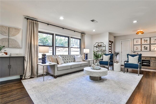 Foto del edificio - 865 Moores Mill Rd NW