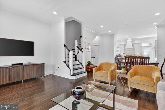 Foto del edificio - 619 E Custis Ave