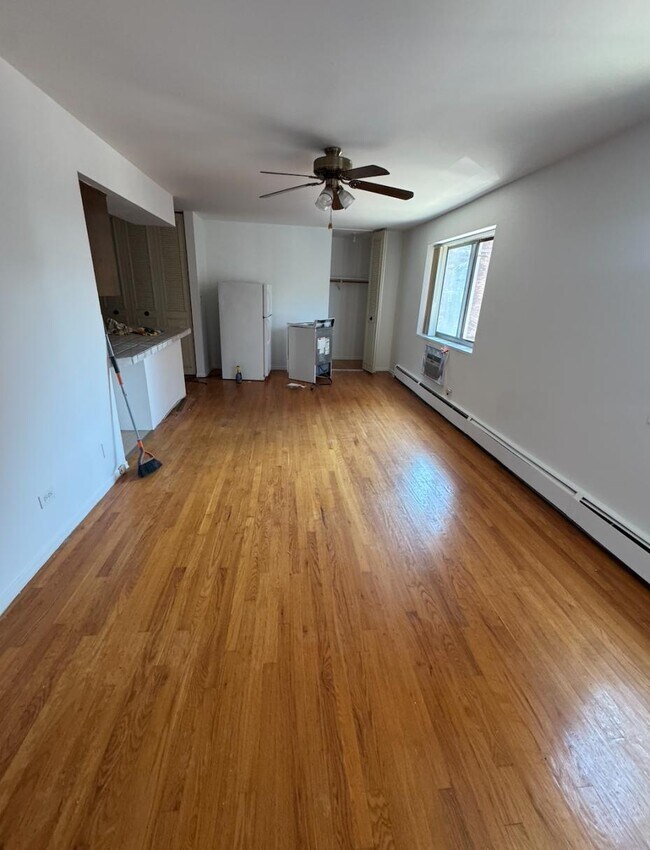 Foto del edificio - 6250 N Kenmore Ave