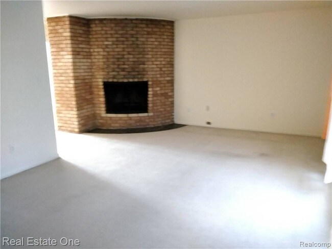 Foto del edificio - 150 E Long Lake Rd