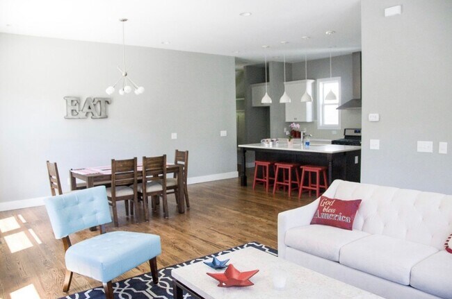 Foto del edificio - Three bedroom 2.5 bath East Nashville Home