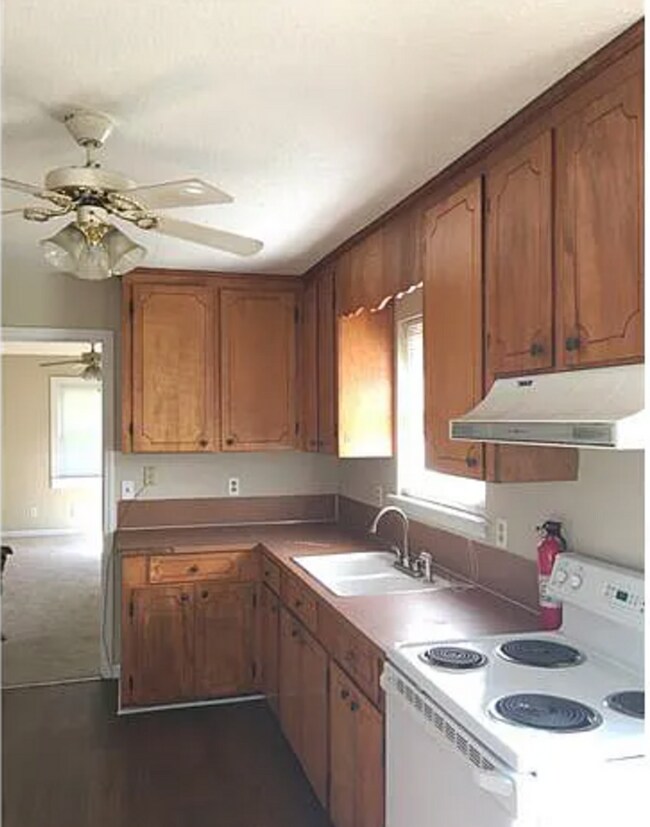 Foto del edificio - Charming, Spacious, renovated 2 Bedroom Units in a GREAT location!