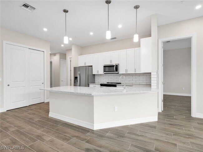 Foto del edificio - 268 Indies Dr E