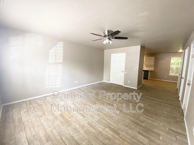 Foto del edificio - 1534 N Addington Ave
