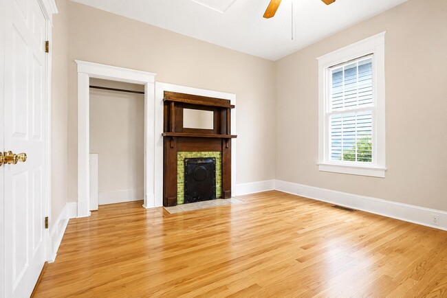 Building Photo - 1011 Gratz St