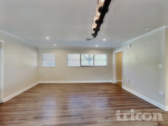 Foto del edificio - 123 Whitaker Rd