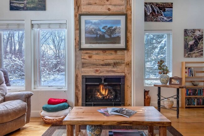 Foto del edificio - 536 Shadow Brook Ln