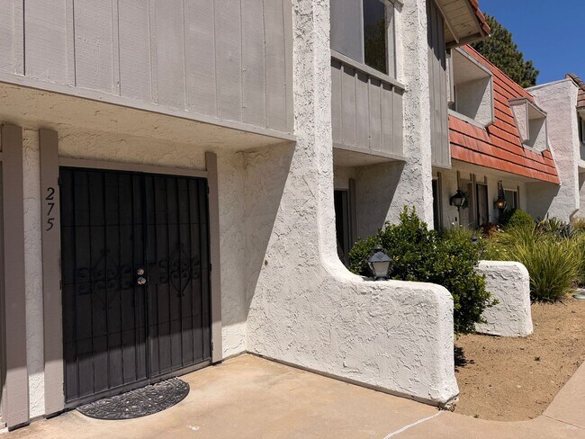 Foto del edificio - 275 Green Heath Pl