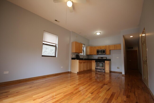 Building Photo - 3146 W Fillmore St