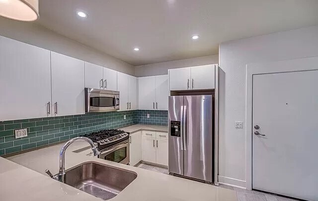 Building Photo - 24535 Town Center Dr