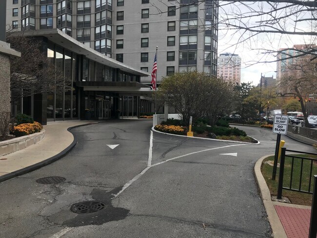 Foto del edificio - 5701 N Sheridan Rd