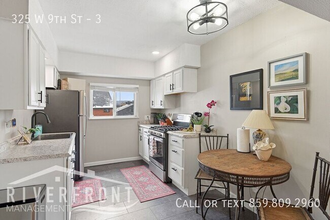 Foto del edificio - 325 W 9th St