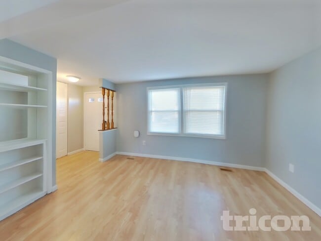 Building Photo - 12345 Bonfire Dr