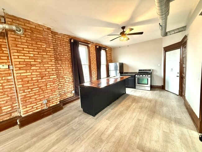 Building Photo - 2141 S Marshall Blvd