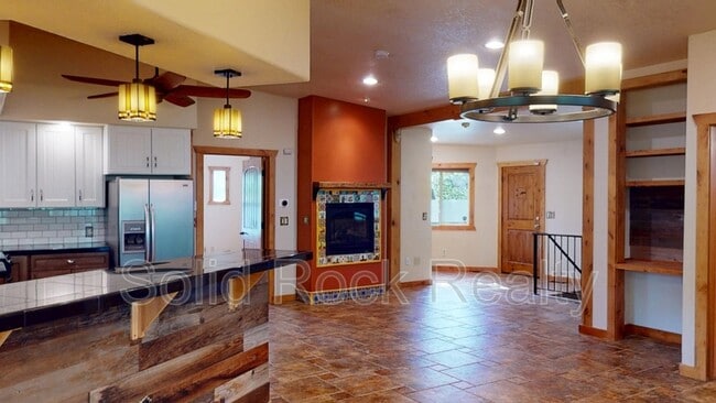 Building Photo - 1701 Ivy Pl