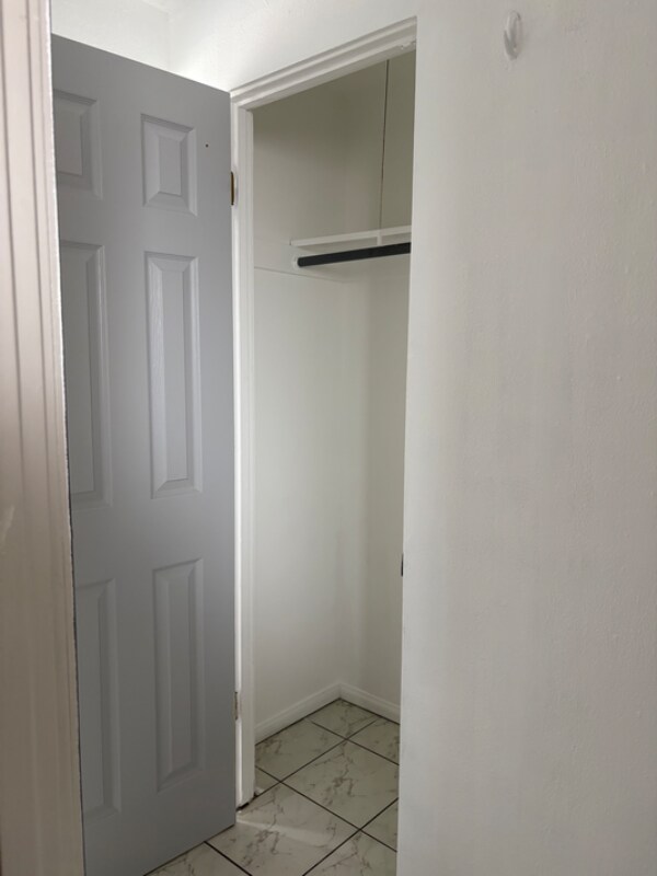 Foto del edificio - 1246 E Belmont Ave