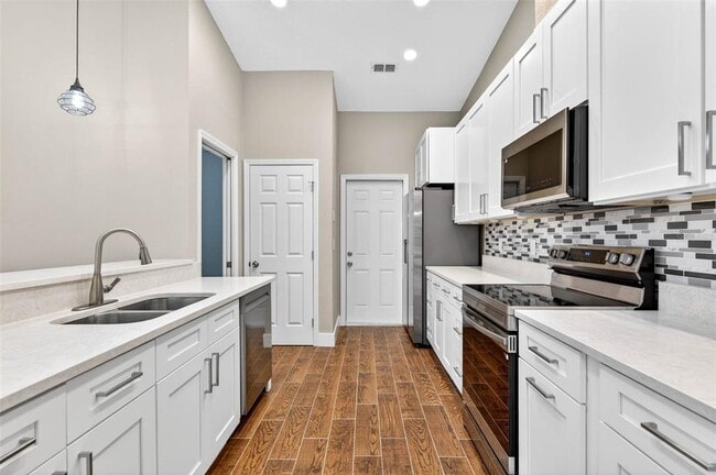 Building Photo - 6535 Brentwood Dr.