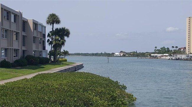 Building Photo - 7425 Bay Island Dr S