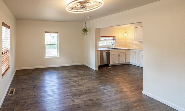 Foto del edificio - Must see to believe the recent upgrades to this hidden gem!!