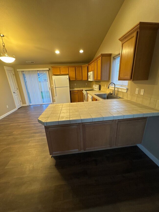 Foto del edificio - Single Level 3 Bedroom / 2 Bath Home in Albany ~ Don't Delay Apply Today!