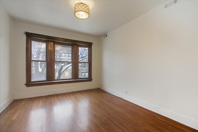 Foto del edificio - 4002 N Southport Ave