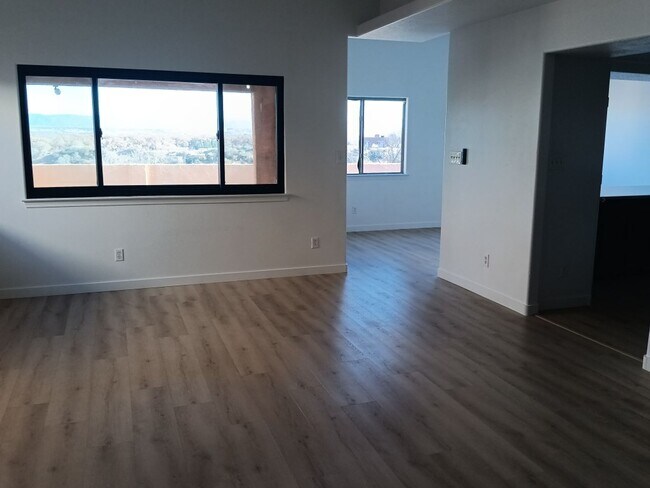 Foto del edificio - 3 Bedroom, 2 Bathroom Home! Schedule a Showing!