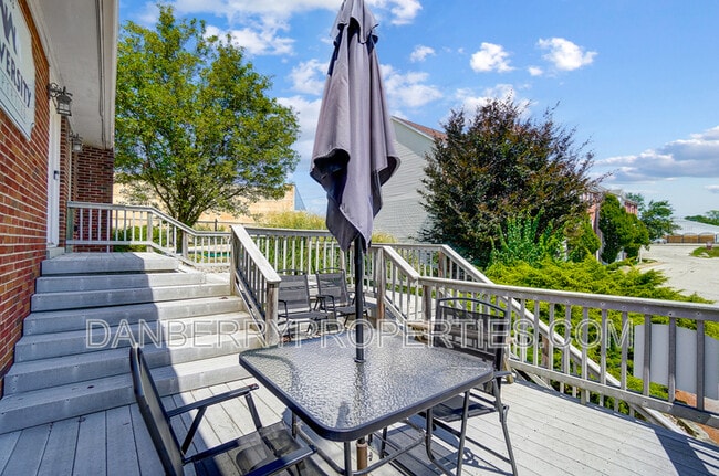 Building Photo - 1133 N Byrne Rd