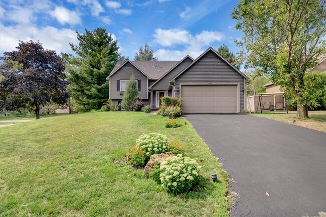 Foto del edificio - 2205 Comstock Ln N