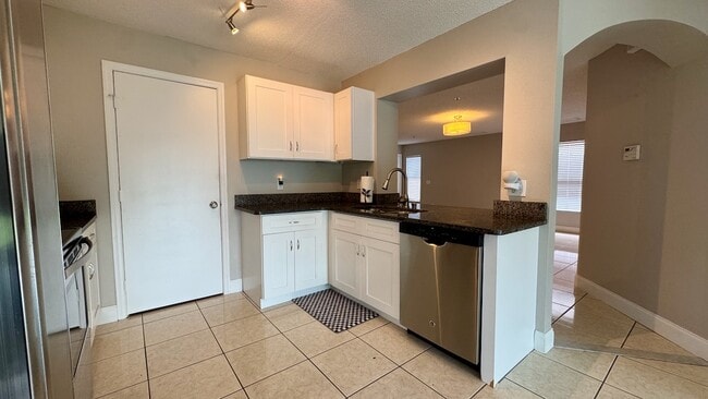 Foto del edificio - 9683 Hollyhill Drive