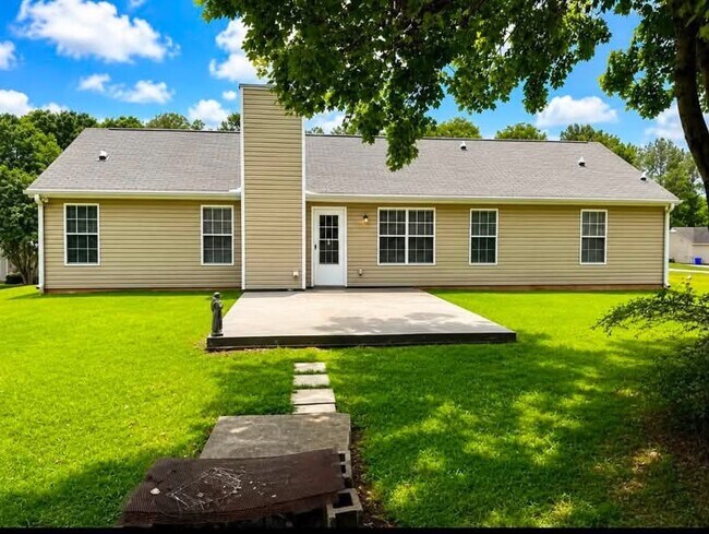 Building Photo - 601 Windsor Dr