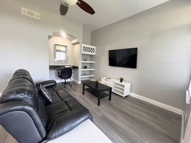 Photo - 7340 Westpointe Blvd Apartment