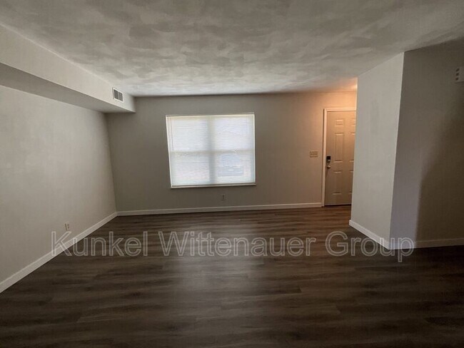 Foto del edificio - 1975 Nathan Ave