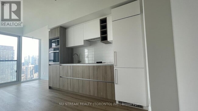 Building Photo - 319 Jarvis St