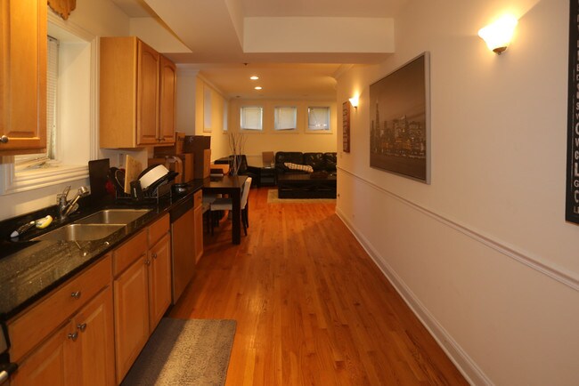 Building Photo - 5349 N Kenmore Ave