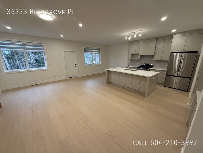 Building Photo - Minutes from Ledgeview Golf Course