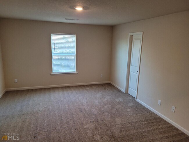 Building Photo - 3662 Falconwood Dr