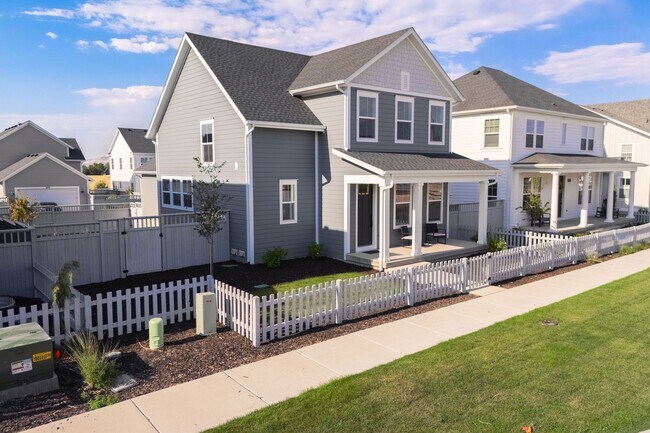 Building Photo - 882 Caroline Dr