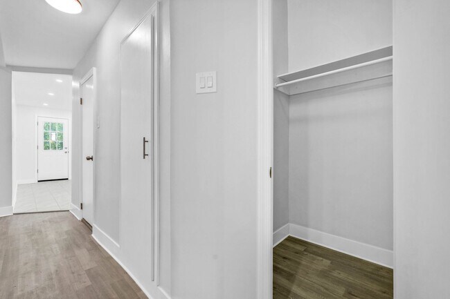 Photo - Spacious and Bright Renovated Parlour 2 BR/1BA with  Exclusive Backyard Access House