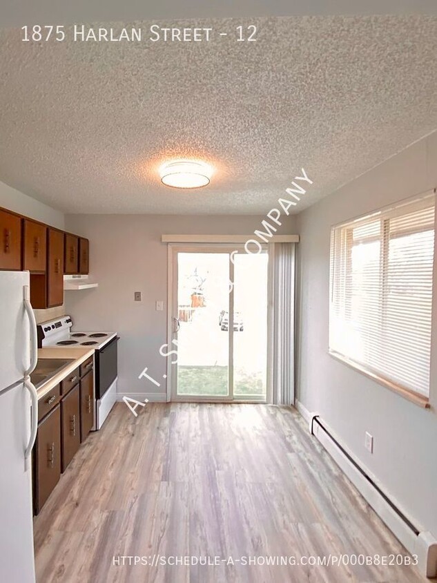 Foto principal - Updated Two Bedroom Apartment Near Sloan's...