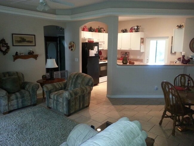 Building Photo - Boundary