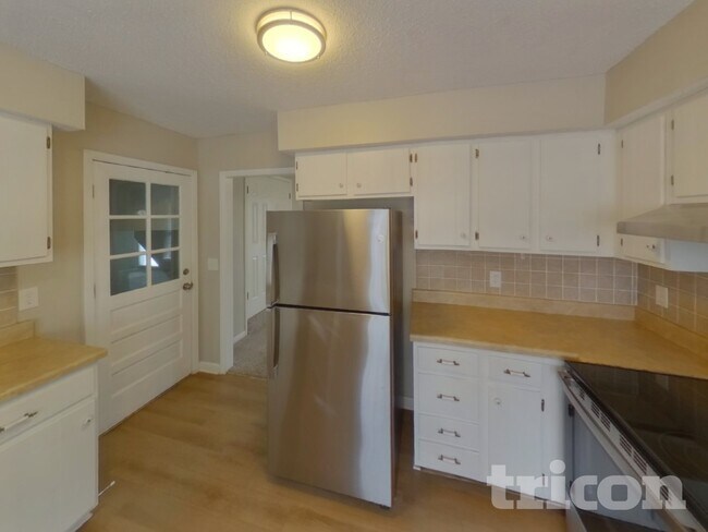 Foto del edificio - 1706 Deerrun Rd