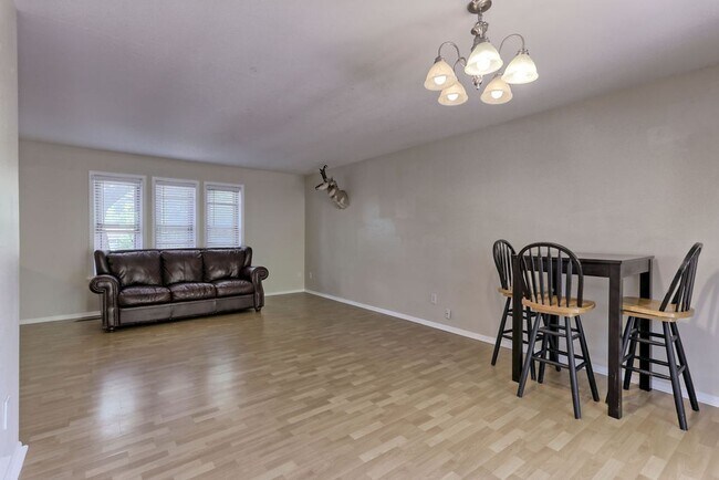Foto del edificio - 4 Bedroom 2 Bath home in Midtown Fort Collins