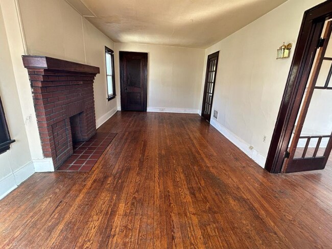 Building Photo - 3306 Emerson Ave